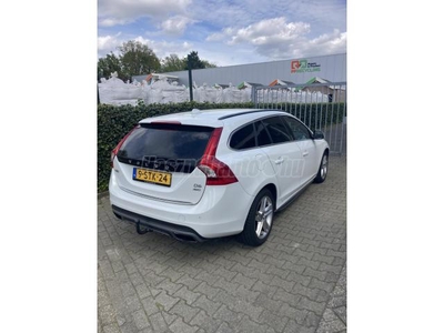 VOLVO V60 2.4 D [D6] PHEV AWD Summum Geartronic