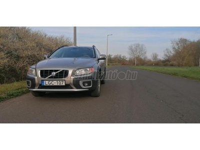 VOLVO XC70 2.4 D [D5] AWD Summum Geartronic