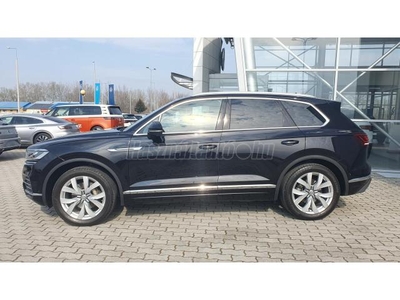 VOLKSWAGEN TOUAREG 3.0 V6 TDI Elegance Tiptronic ic Magyarországi / Végig vezetett szervizkönyv / Légrugó + 4 kerék kormányzás