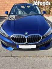 Eladó sötétkék színű BMW 118i M Sport