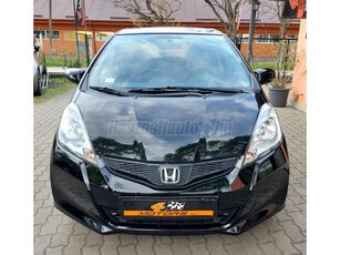 HONDA JAZZ 1.2 Trend SZERVIZKÖNYV. DIGITKLÍMA !!