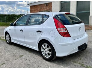 HYUNDAI I30 1.4i Life Nagyon megkímélt / Téli-Nyári garnitúra / Klíma / Tempomat!