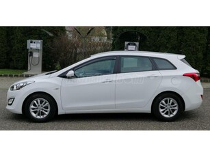 HYUNDAI I30 CW 1.6 GDi Comfort 120 E km!/Radar/Tempomat/Vezetett szervizkönyv!