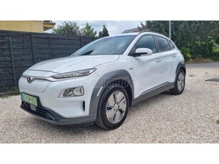 HYUNDAI KONA EV 39kWh Style vezetett szervizkönyves.garanciális.nagy kijelzős--bluelink--.ülés. kormány fűté