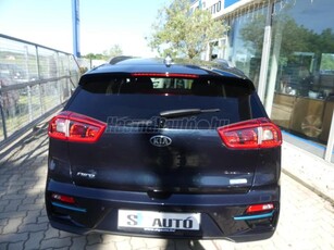 KIA NIRO e-Niro 64kWh Gold JBL Sound.Led.Kamera.D.Klima.Űl.Fű és Szel..Navi.Sport.PDC.Bőr