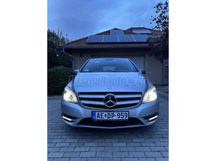 MERCEDES-BENZ B 180 BlueEFFICIENCY NAPFÉNY/BŐR/NAVI/2KULCS