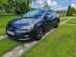 OPEL ASTRA J Sedan 1.6 Selection