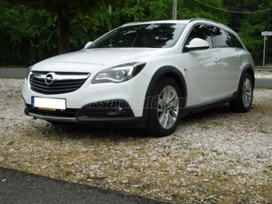 OPEL INSIGNIA Sports Tourer 2.0 CDTI AWD COUNTRY Start Stop PANORÁMATETŐ. 264000-KM. MAGYARORSZÁGI. 1.TULAJ. LEINFORMÁLHATÓ