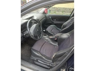 RENAULT LAGUNA 1.9 dCi Initiale