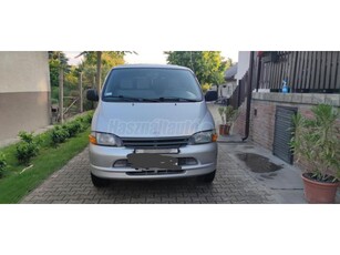 TOYOTA HI-ACE Hiace 2.4 D Glass Van