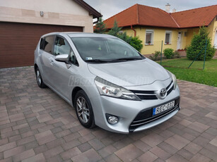 TOYOTA VERSO 1.6 D-4D Limited Érintőképernyő. tolatókamera