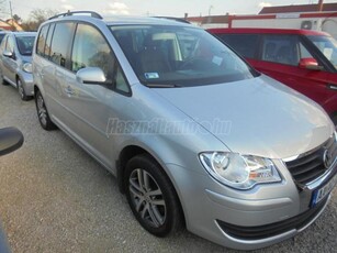 VOLKSWAGEN TOURAN 1.6 Trendline SZERVIZKÖNYVES