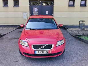 VOLVO S40 1.6 Gyári állapotban!! Navi. telefon