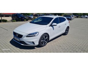 VOLVO V40 2.0 D [D3] R-Design Momentum