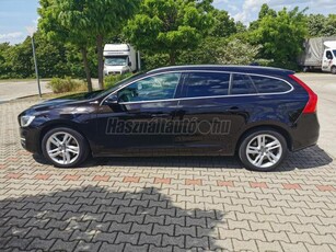 VOLVO V60 2.4 D [D6] PHEV AWD Summum Geartronic