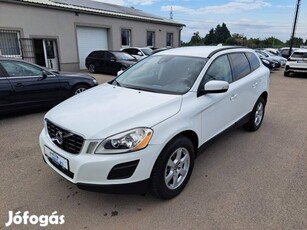 Volvo XC60 2.0 D [D3] Momentum FWD Navi.PDC.TEM...