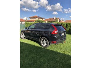 VOLVO XC60 2.4 D [D5] R-Design