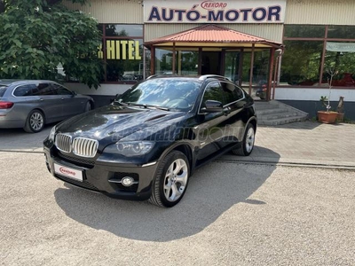 BMW X6 xDrive50i ActiveHybrid DKG V8 BITURBO MOTOROS ÜVEGTETŐ.TÉLI NYÁRI GARNITÚRÁVAL