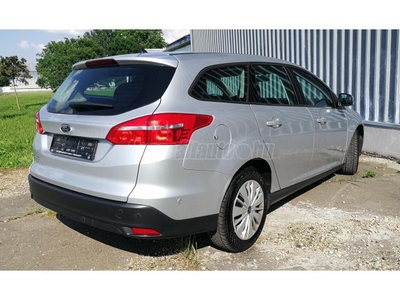 FORD FOCUS 1.5 TDCI Trend Business csomag. navi. parkradar. végig vez. szerv.könyv