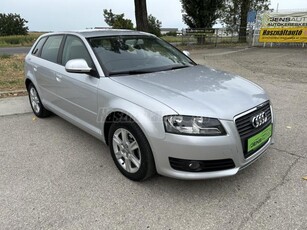 AUDI A3 1.6 Ambition SZERVIZKÖNYV