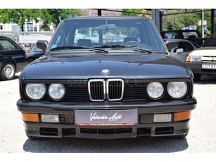 BMW 535i e28 / sor6 / manuál / 17-es BBS / combtámaszos bőrbelső