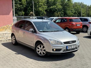 FORD FOCUS 1.4 Trend ÚJSZGUMI 5AJTÓS TEMP SZERVÓ 210EKM 2XDKLÍMA HIFI ISOFIX SZÉP ÁLLAPOT SZKÖNYV