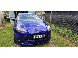 FORD FOCUS 2.0 Ecoboost ST2