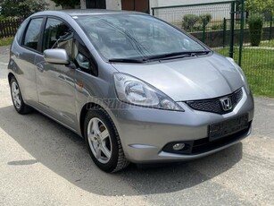 HONDA JAZZ 1.2 S FRISS MŰSZAKI-SZERVIZKÖNYV