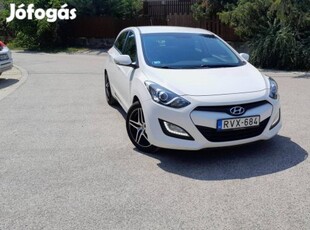 Hyundai I30 1.4i Business + Vonóhorog 105 e km...