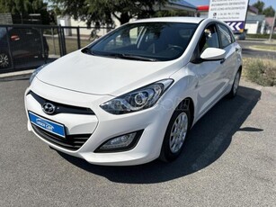 HYUNDAI I30 1.4i Life csak 70 996 km!!!