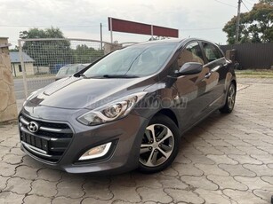 HYUNDAI I30 1.4i Life VEZETETT SZERVIZKÖNYV