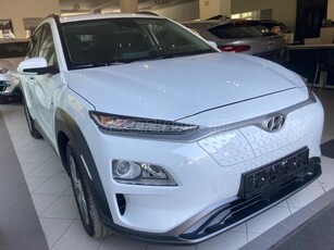 HYUNDAI KONA EV 39kWh Comfort GARANCIÁLIS BEMUTATÓAUTÓ 4e km!!!. SÉRÜLÉSMENTES SZERVIZKÖNYVES HŐSZIVATTYÚS GPS