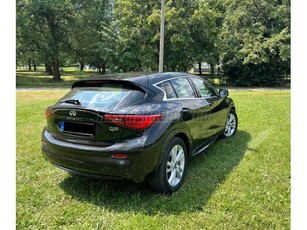 INFINITI Q30 1.6t Luxe City Black