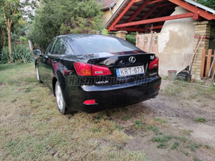 LEXUS IS 220d