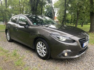 MAZDA 3 Sport 2.0 Attraction (Automata) GYÖNYÖR HAWANNA SZIVARBARNA METÁL SÉRMENT SZERVIZKONYV