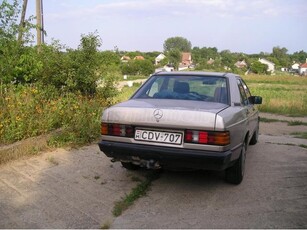 MERCEDES-BENZ 190 D