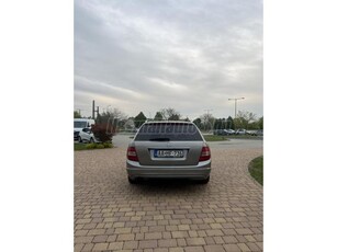 MERCEDES-BENZ C 180 CDI DPF (BlueEFFICIENCY) Avantgarde