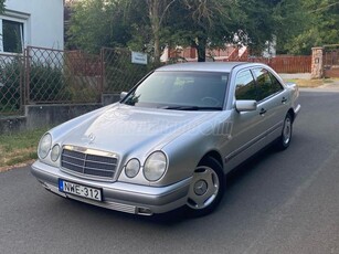 MERCEDES-BENZ E-OSZTÁLY E 220 D Classic Mint tű a szénakazalban