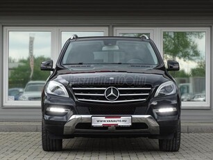 MERCEDES-BENZ ML 350 BlueTEC (Automata) BI'XENON-ALCANTARA'FÉLBŐR-PANORÁMATETŐ-NAVI-199eKM