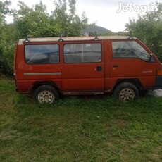 Mitsubishi L300 4x4 2,0 B terepjáró 8 személyes személy forgalmival