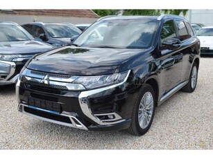 MITSUBISHI OUTLANDER 2.4 PHEV Instyle Premium 4WD CVT TELJES FELSZERELTSÉG.67080KM.NAGY NAVI.NAPFÉNYTETŐ ÚJSZERŰ ÁLLAPOT!