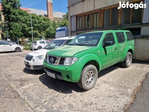 Nissan Pathfinder 2.5 D SE