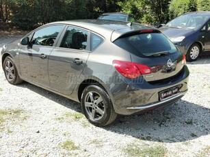 OPEL ASTRA J 1.6 Selection Navi.Radar.Tempomat. 150Ekm!!!