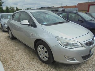 OPEL ASTRA J 1.7 CDTI Cosmo Magyarországi. végig vezetett szervízkönyv