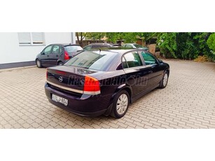 OPEL VECTRA C 1.8 Elegance SEDAN 2004 JÉGHIDEG KLIMA TEMPOMAT ISOFIX XENOX 2 KULCS SZÉP MEGKÍMÉLT ÁLLAPOTBA