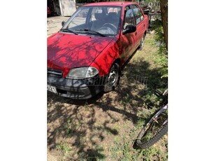 SUZUKI SWIFT Sedan 1.3 GL