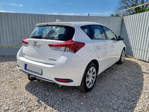 TOYOTA AURIS 1.6 D-4D Active Trend+ 1 TULAJ! MÁRKASZERVIZES! ÜLÉSFŰTÉS! VONÓHOROG!