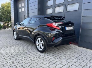 TOYOTA C-HR 1.8 Hybrid Active (ülésfűtéssel) e-CVT SZERVIZKÖNYV / 27 % ÁFÁS / 1.TULAJ / MAGYARORSZÁG-i / 2x PARKARADAR / KAMERA