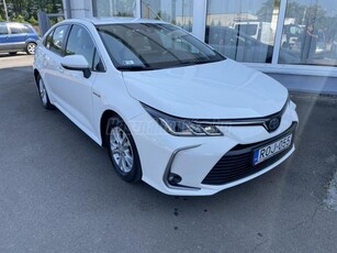 TOYOTA COROLLA 1.8 Hybrid Comfort Tech e-CVT végig vez. szerv.könyv