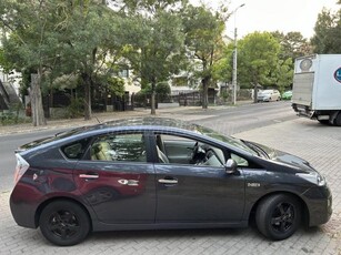 TOYOTA PRIUS PLUG-IN